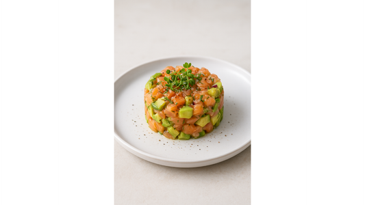 Geräuchertes Lachs-Avocado-Tatar mit Birkenrauch-Meersalz